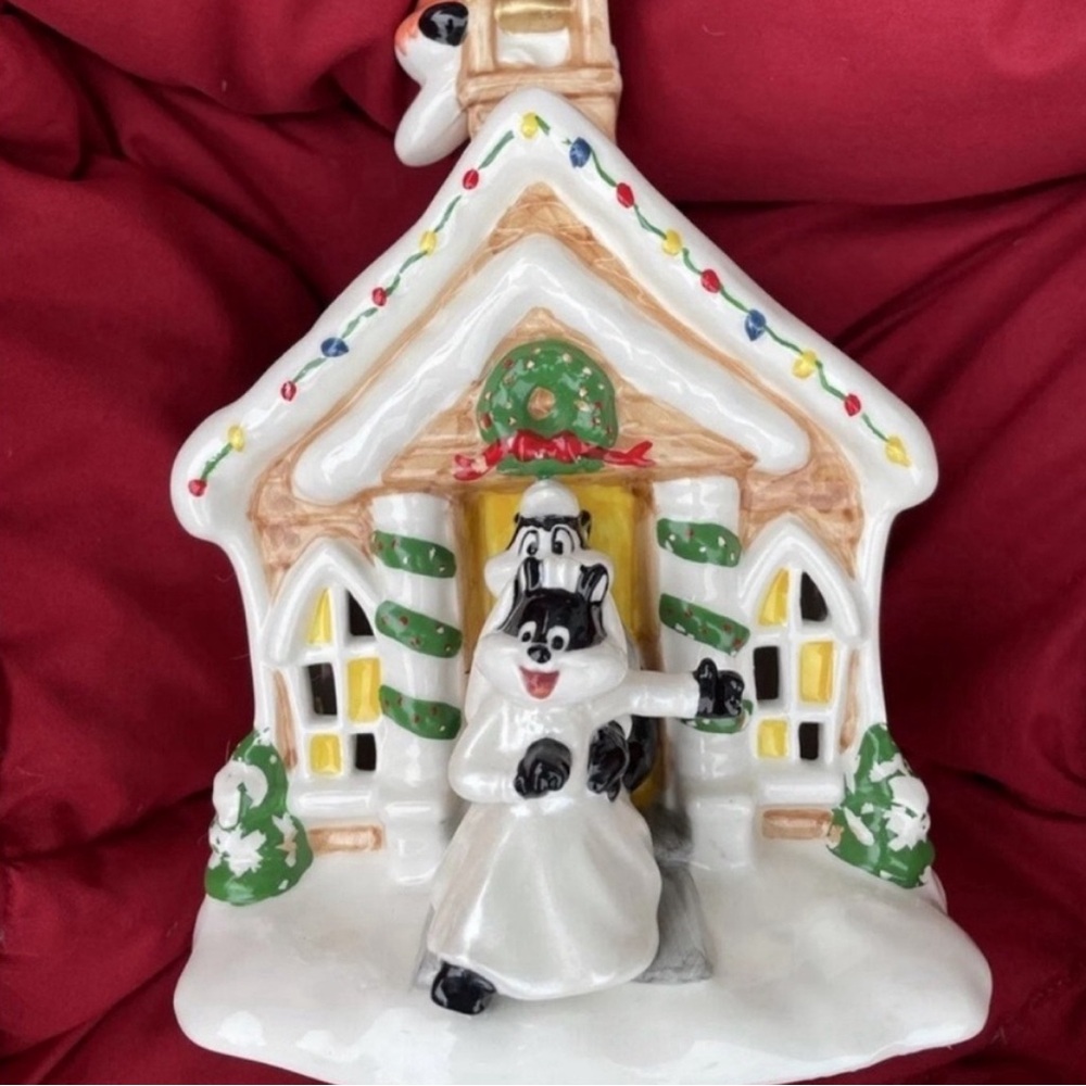 *SOLD* Looney Tunes Pepe le Pew & Penelope Wedding Christmas Village